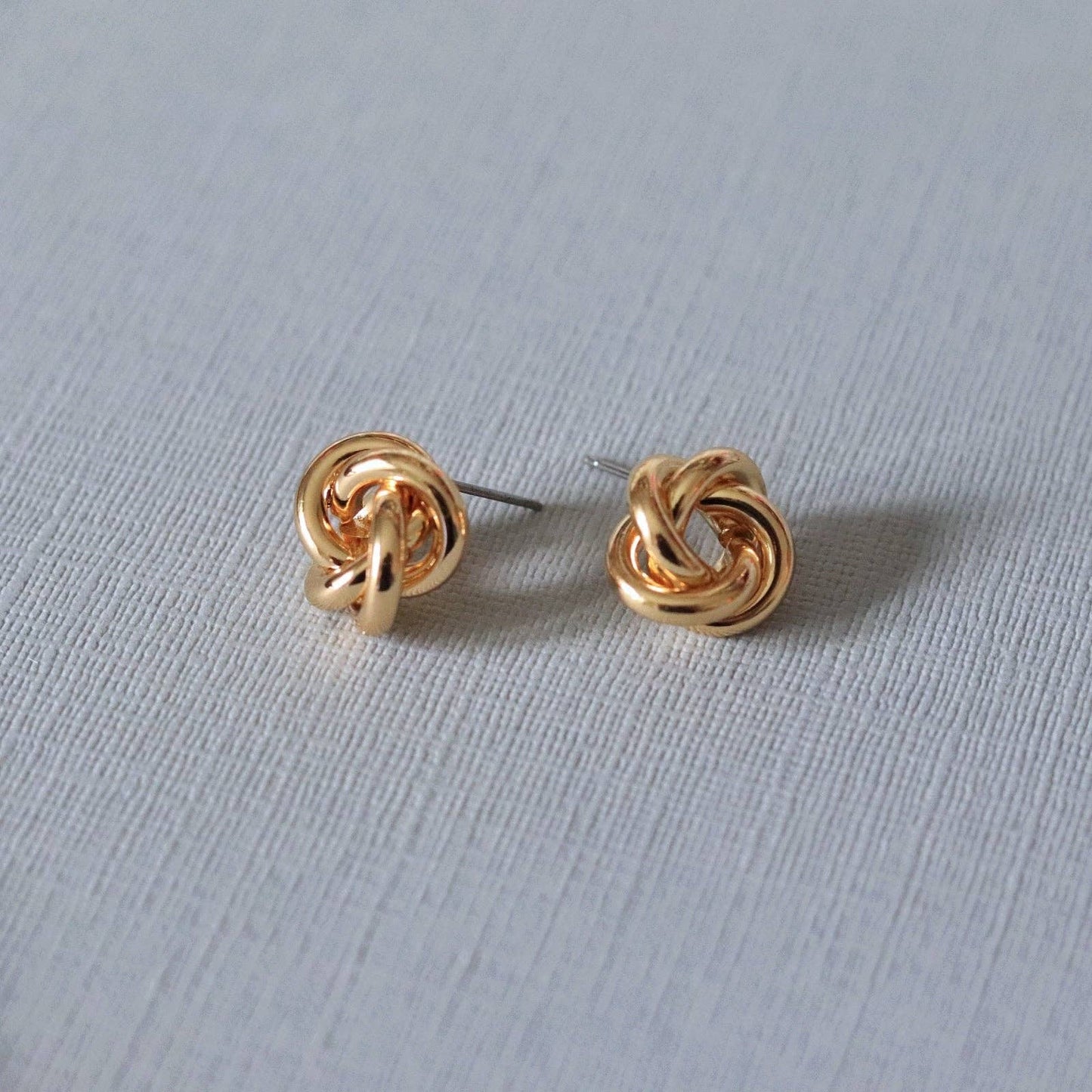 Pierce+Hide Gold Knot Stud Earrings