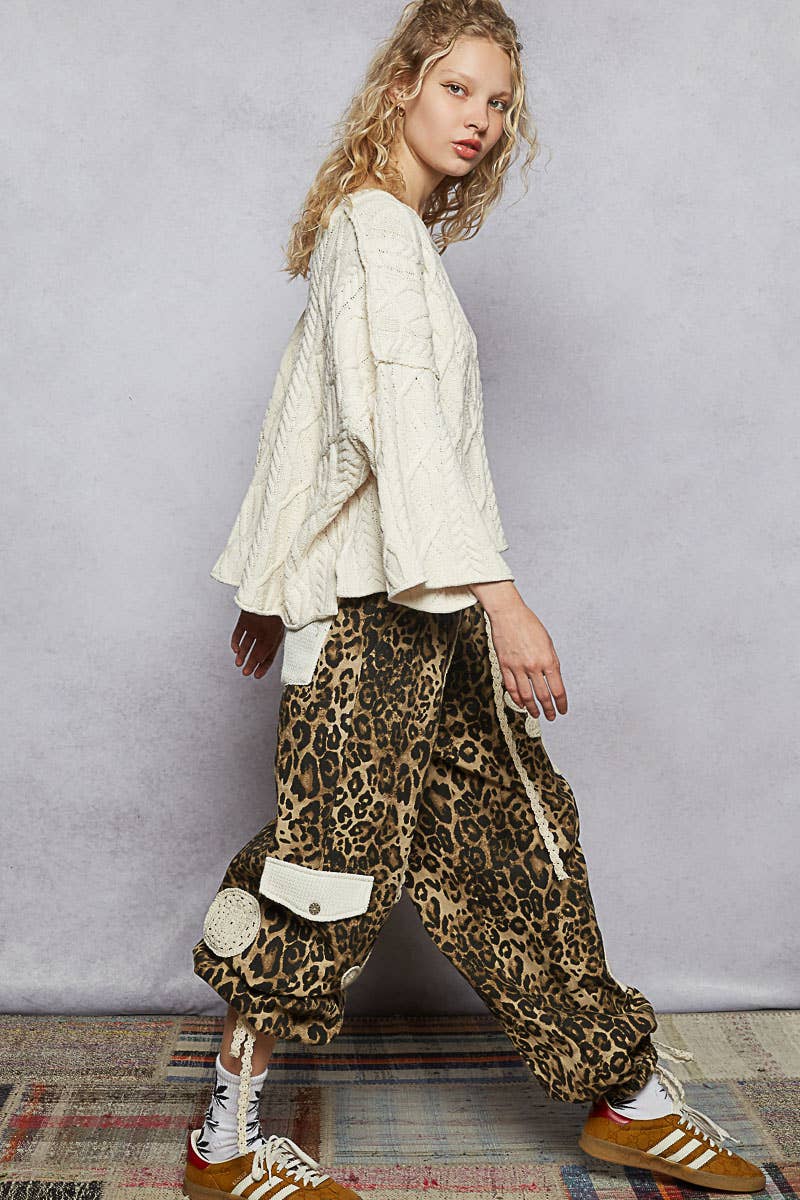 Printed pattern pleat detail woven twill pants