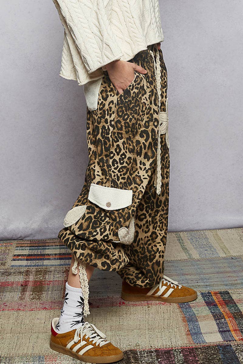 Printed pattern pleat detail woven twill pants