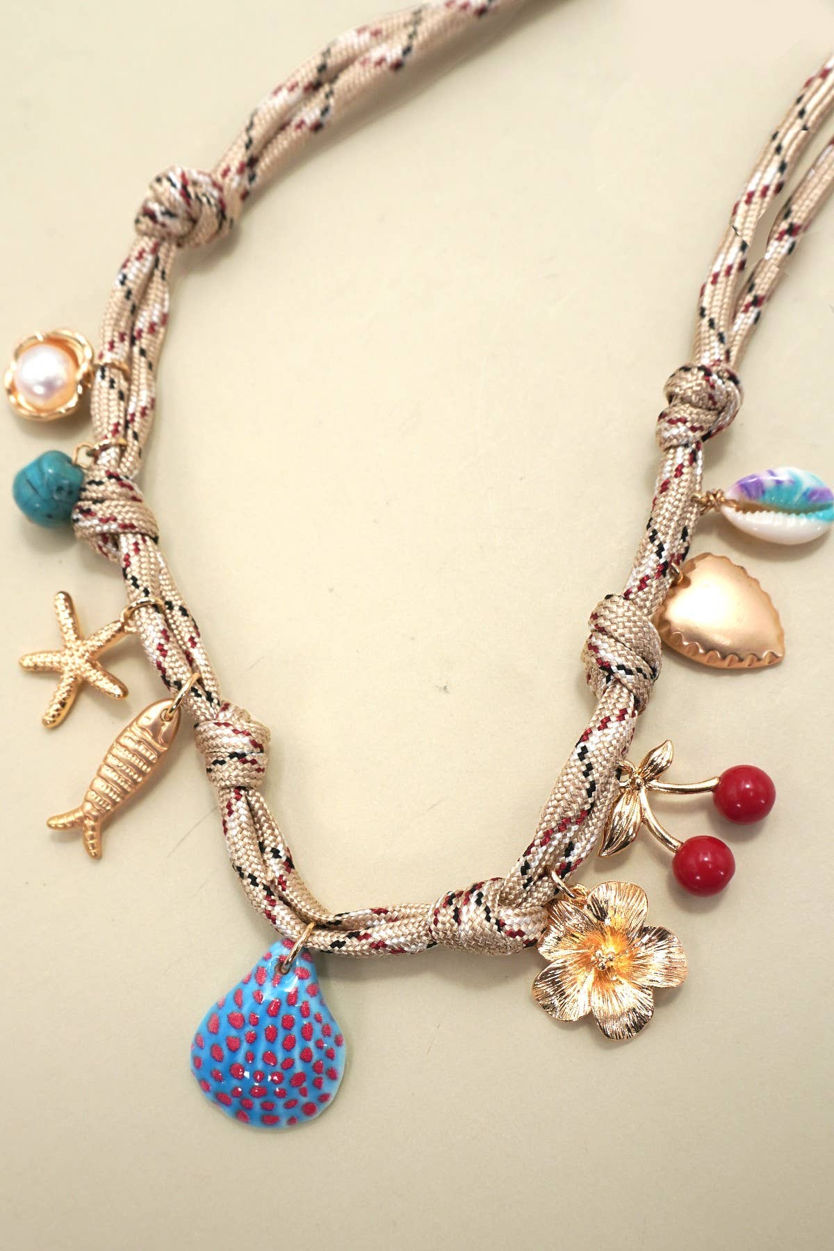 CORD CHARM-CHERRY FISH HEART FLOWER NECKLACE | 80N92300