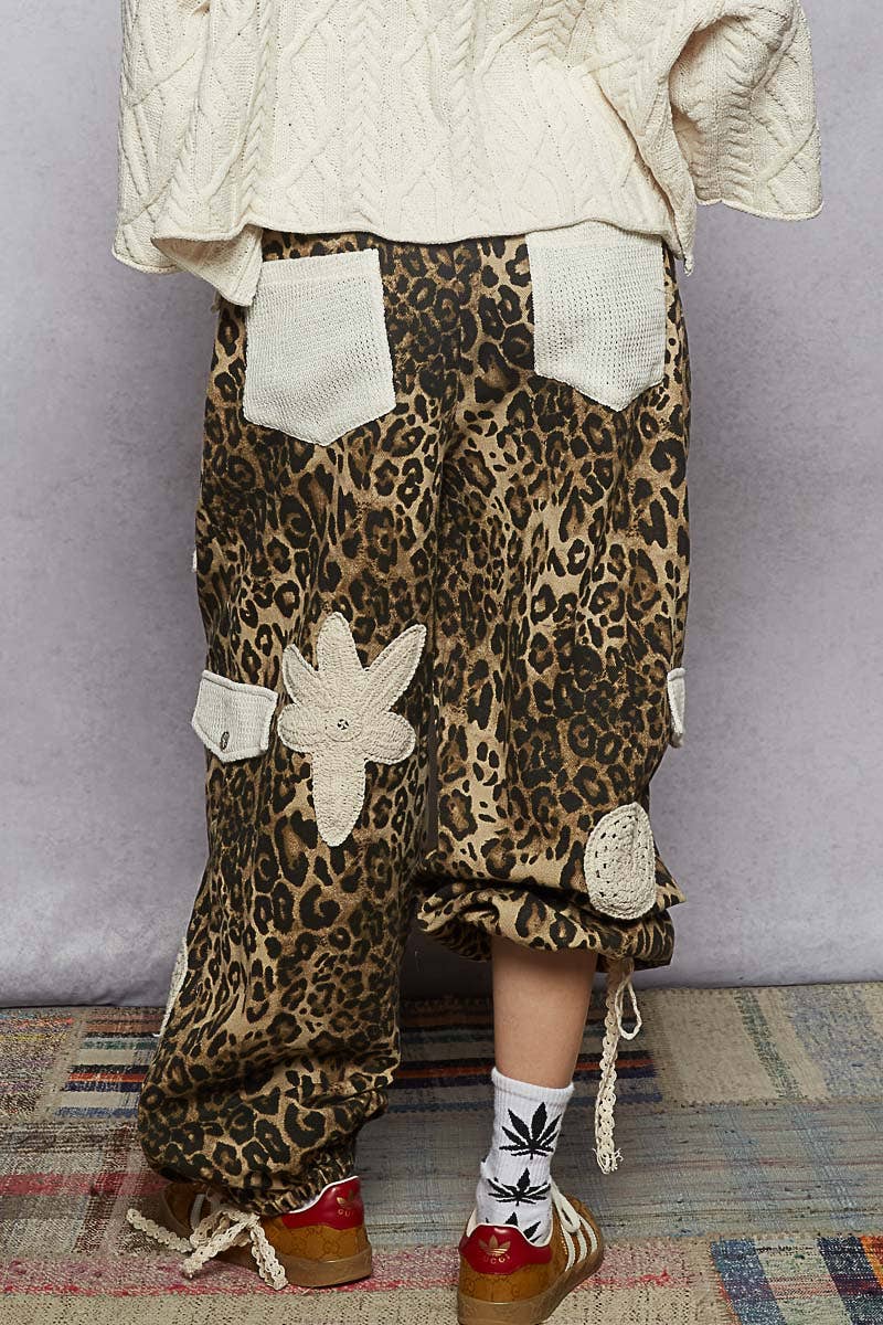 Printed pattern pleat detail woven twill pants