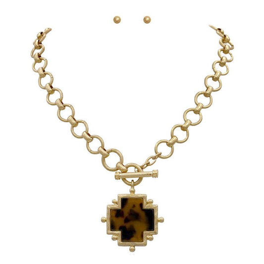 WIDE CROSS PENDANT CIRCLE LINK TOGGLE CLASP NECKLACE